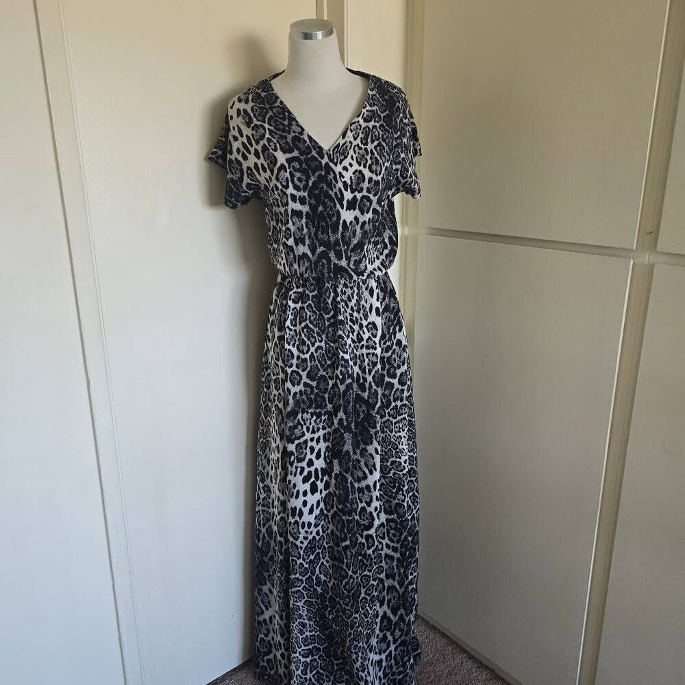 Lattori Blk/Wht Leopard Print Silk Maxi Dress, V Neck w/ Short Cut on Slv.EUC, S